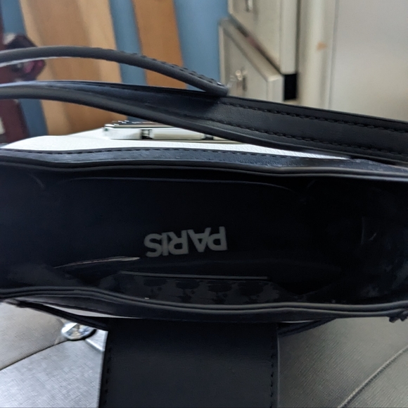 Karl Lagerfeld Accessorize stylishly with this versatile bucket bag crafted from - Picture 4 of 10